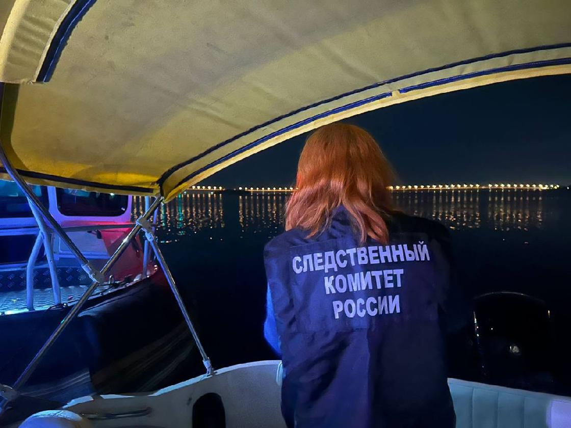 Судно опрокинулось на реке в Астраханской области, пострадал ребёнок