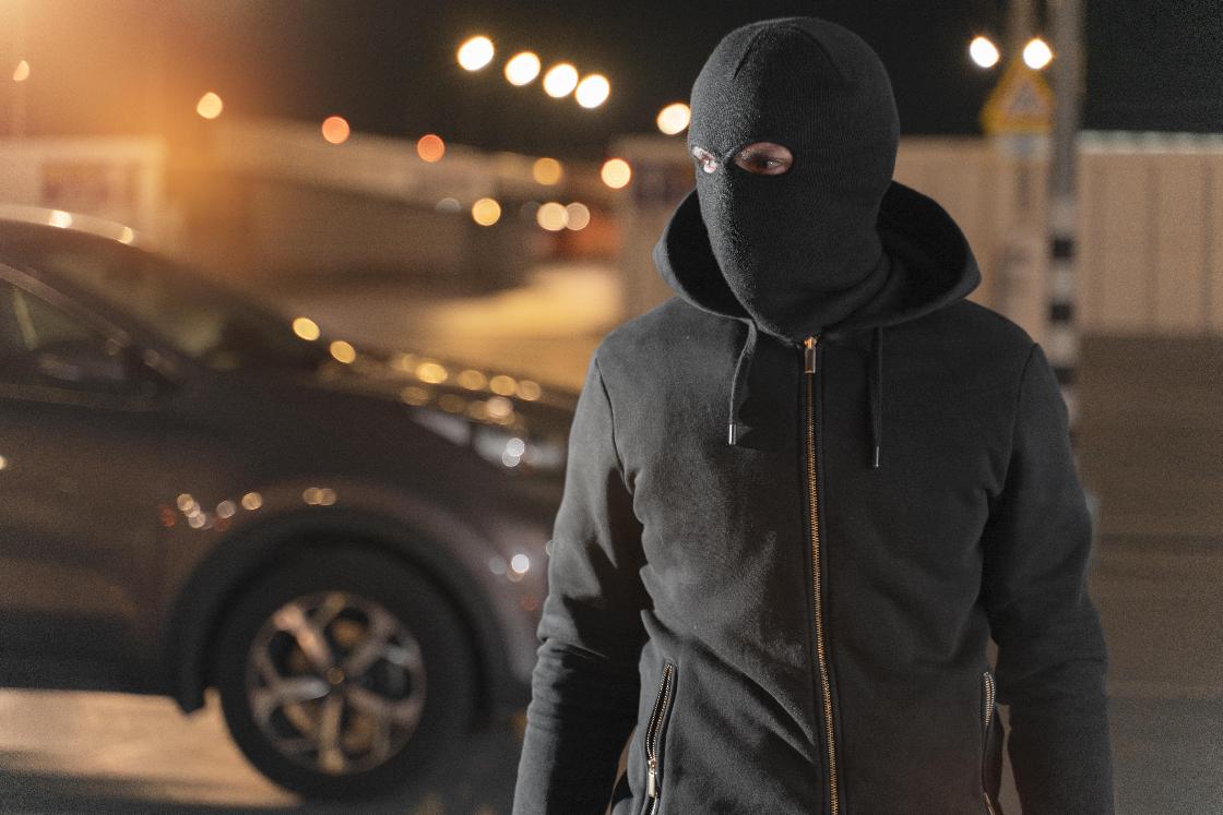 Двое астраханцев напали на подростков с ножом, возбуждено уголовное дело