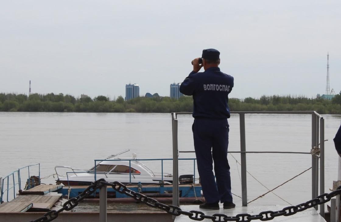 В Астрахани спасли тонущего в Волге