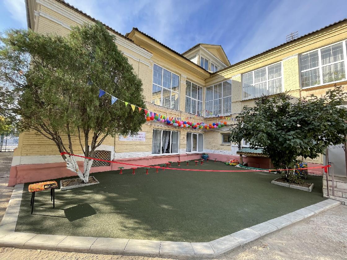 С открытием спортивно-игровой площадки детсаду «Веснушка» помогла компания «Газпром переработка»