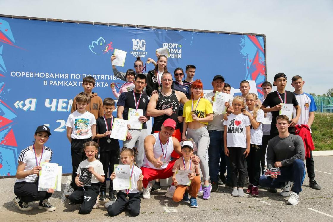 В Астрахани наградили лучших спортсменов по подтягиванию на турниках 