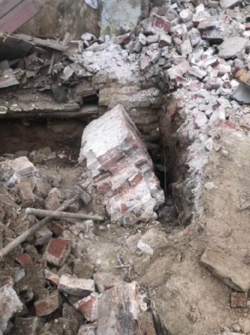 В Астрахани рабочий погиб при демонтаже кирпичной стены