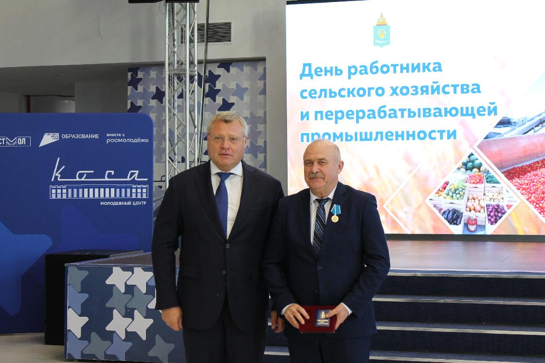 Астраханским передовикам производства в АПК вручены награды