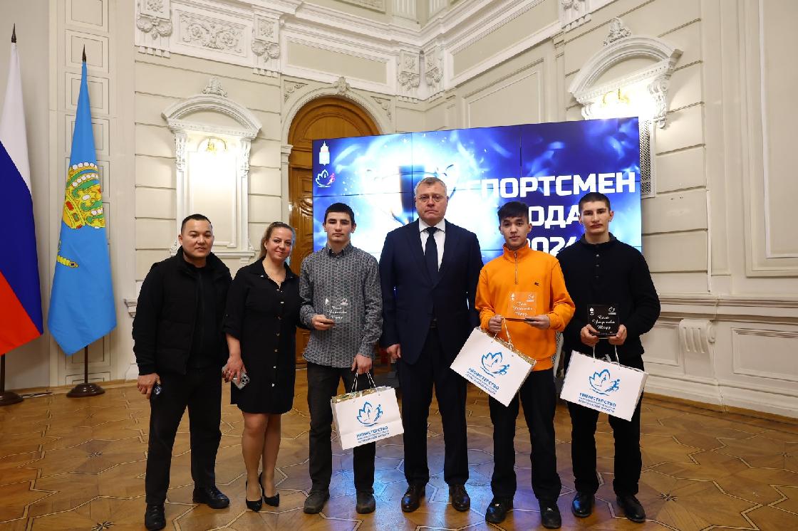 В Астрахани начался прием документов на выплату стипендий губернатора спортсменам