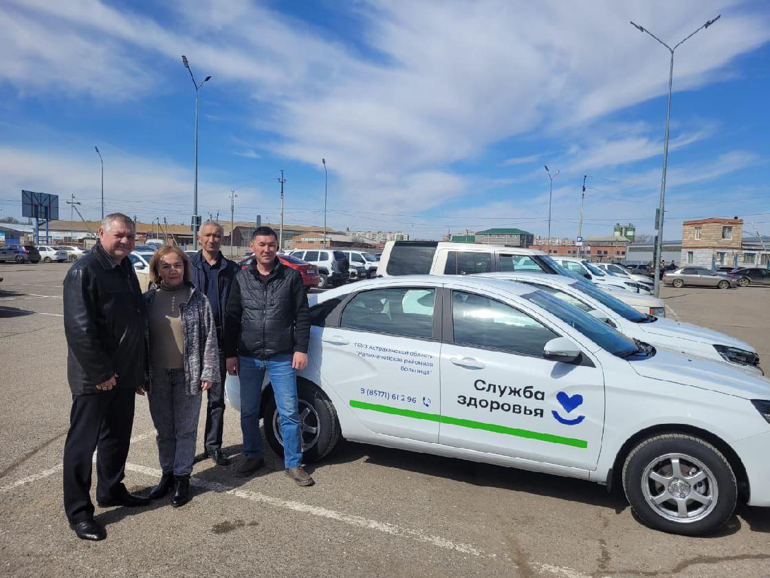 В районную больницу Астраханской области направили два новых спецавтомобиля