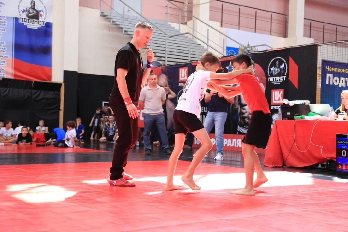 В Астрахани прошли соревнования по рукопашному бою и панкратиону