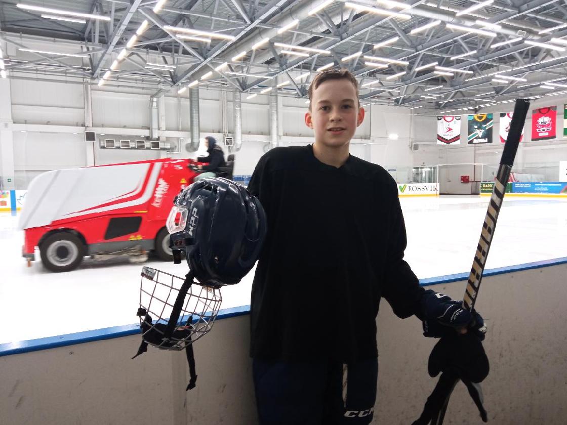 История о самом молодом астраханском судье по хоккею