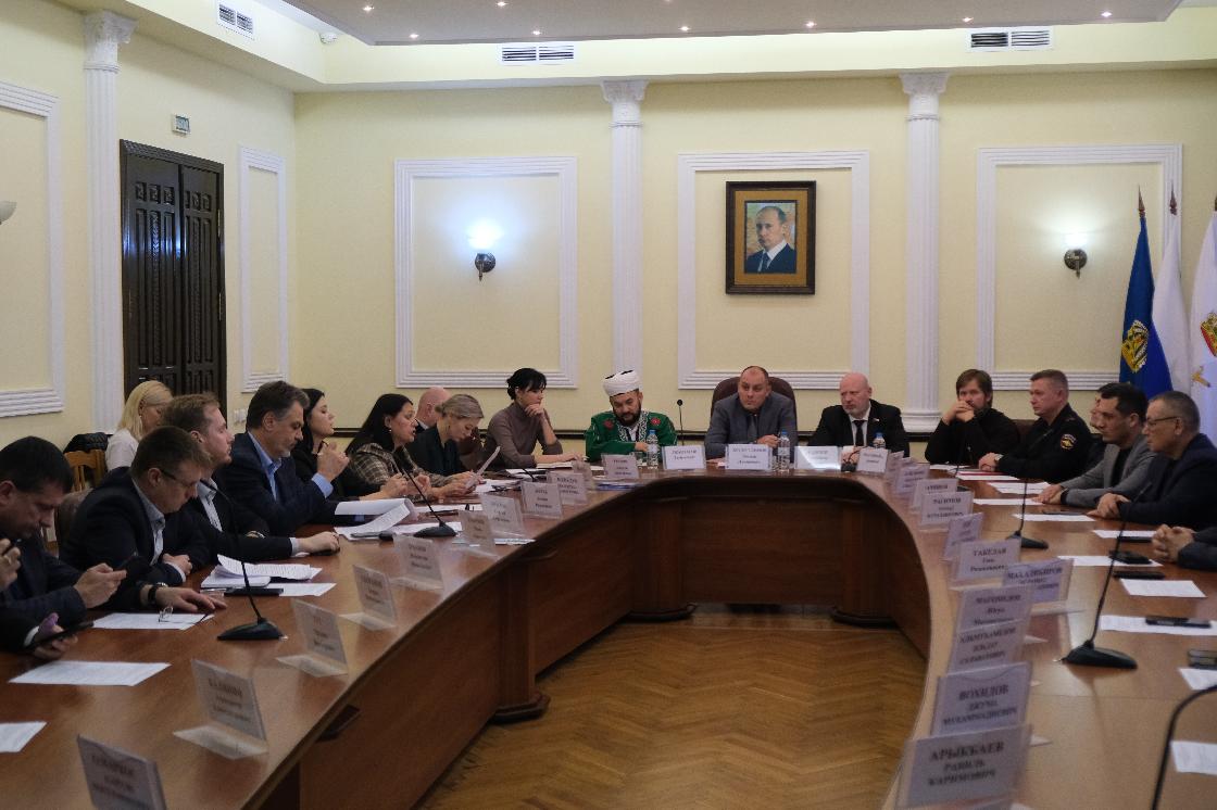 Школы и детсады Астрахани провели свыше 1000 мероприятий патриотической направленности