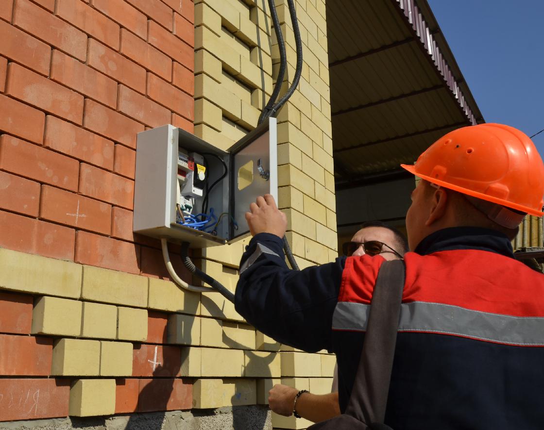 Астраханцы незаконно нажгли электричество на 13 млн рублей