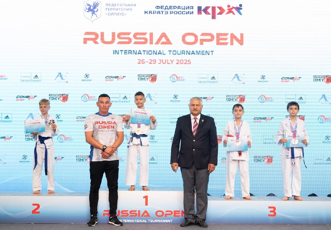 Юные астраханские каратисты взяли золото и бронзу на международных соревнованиях