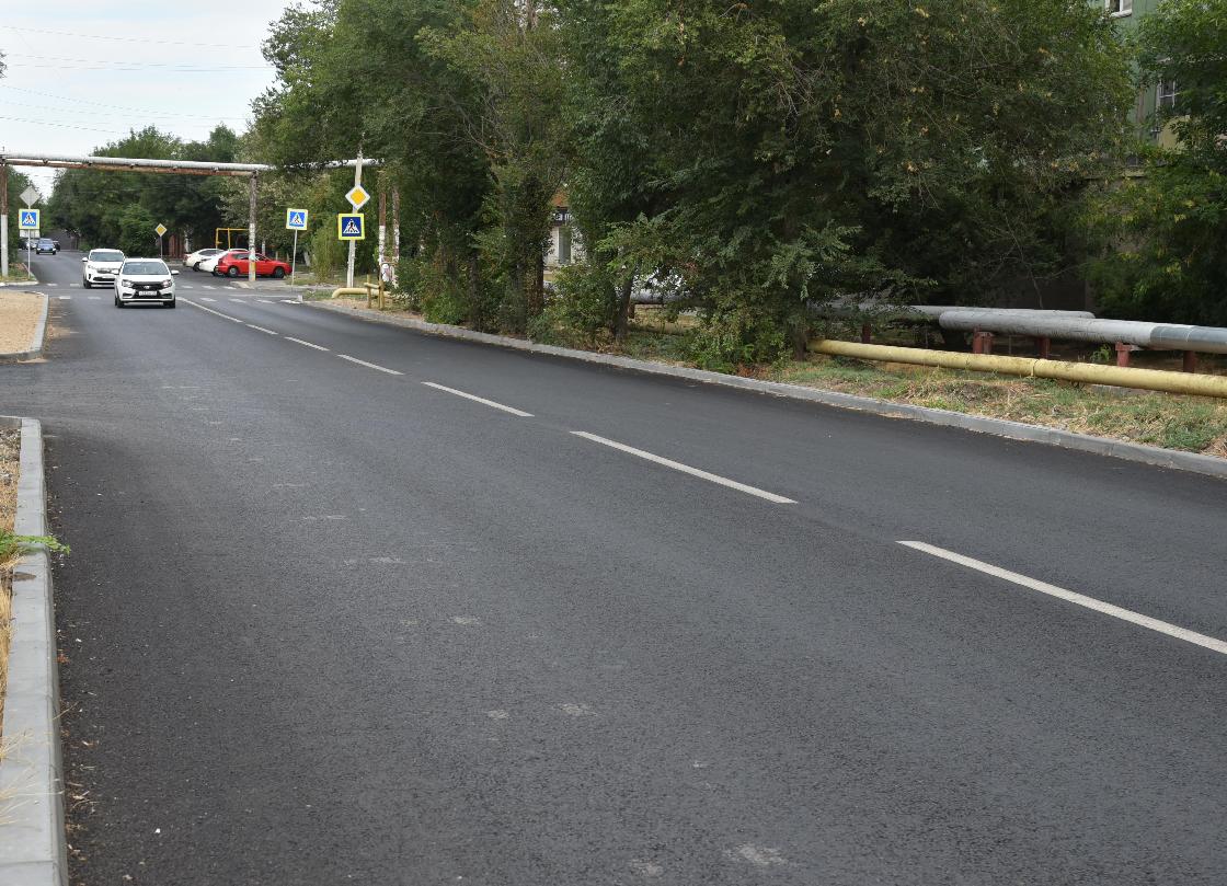 На улице Полякова в Астрахани отремонтировали дорогу в рамках нацпроекта