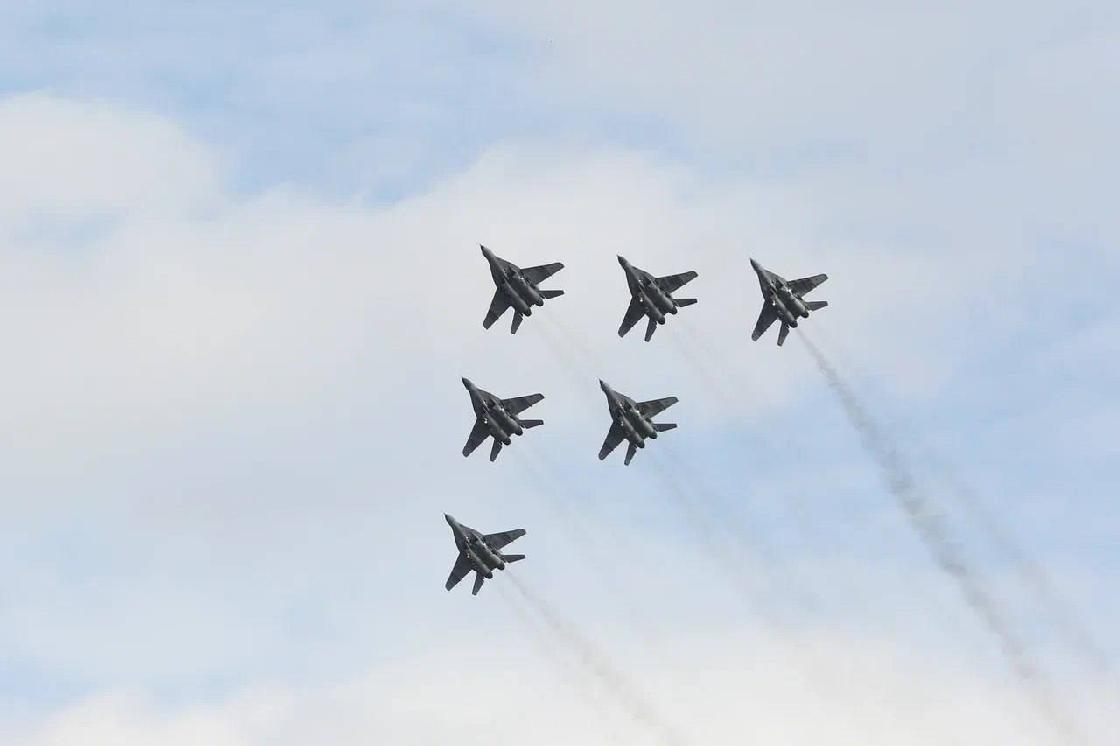 Губернатор поздравил астраханцев с Днем Военно-воздушных сил РФ