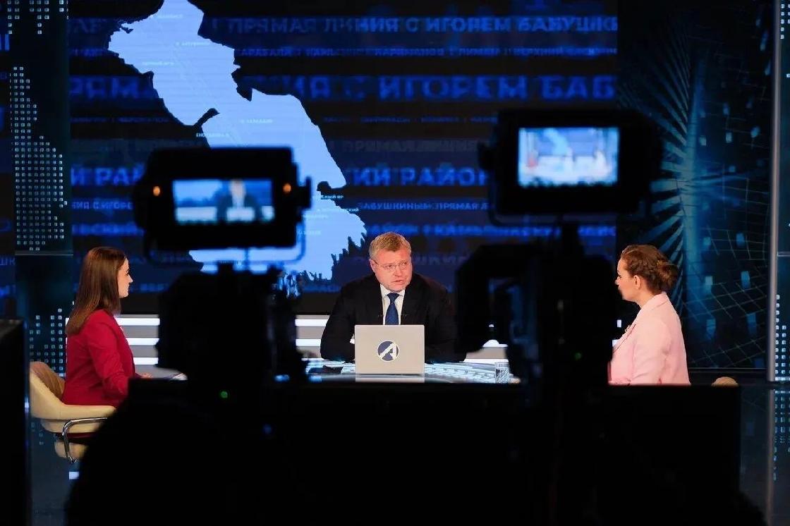 Губернатор Астраханской области провел ежегодную прямую линию с жителями региона