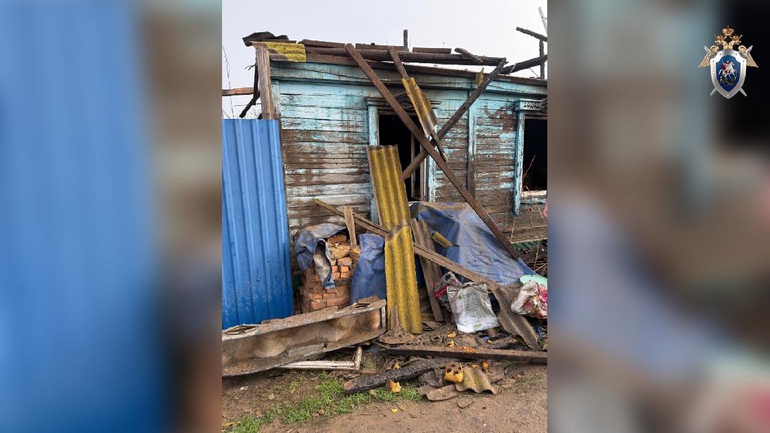 В Астрахани на пожаре погибли пожилая женщина и 8-летний мальчик