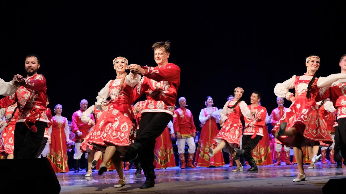 Астраханский ансамбль песни и танца покажет программу к 130-летию со дня рождения Сергея Есенина