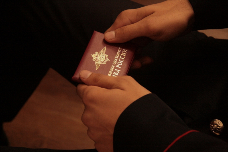 Участкового из Астрахани подозревают в получении взятки за возврат арестованной иномарки