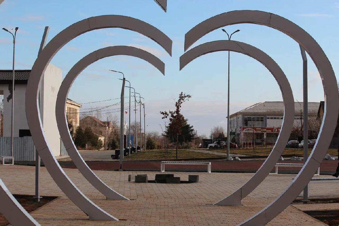В селе Икряное Астраханской области завершили первый этап благоустройства сквера