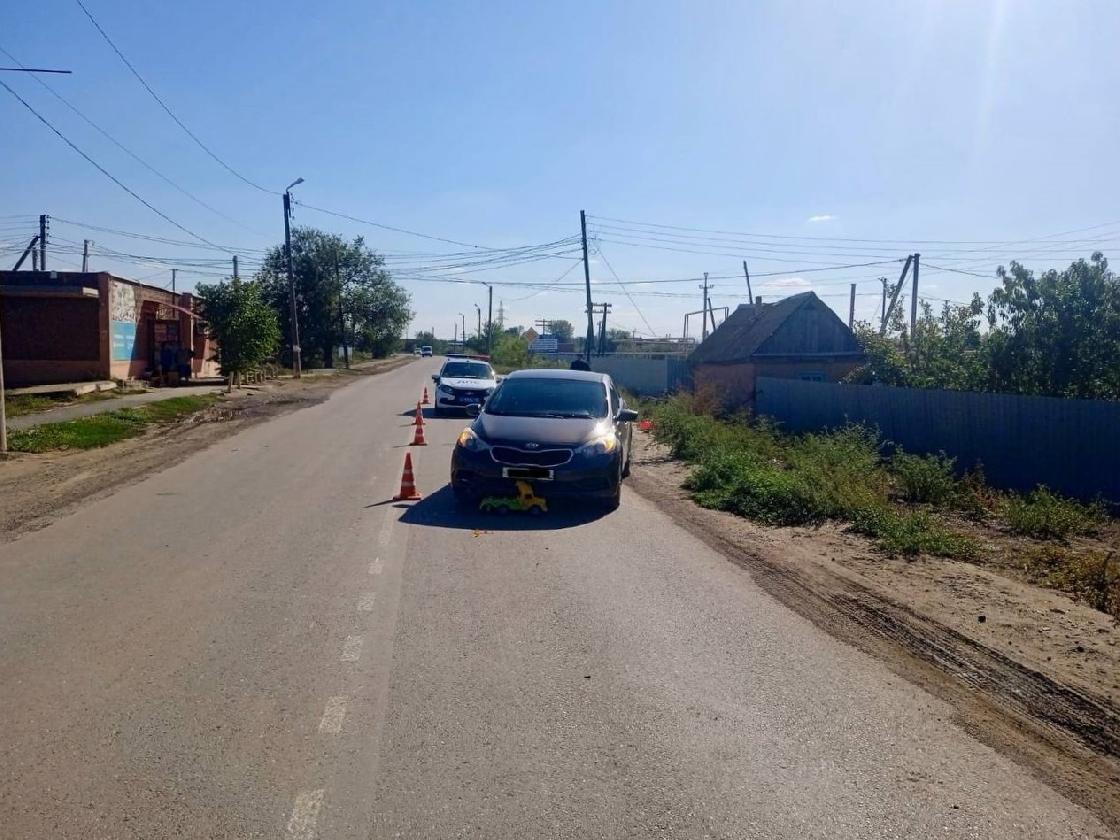 Под Астраханью трехлетний ребенок попал под колеса иномарки