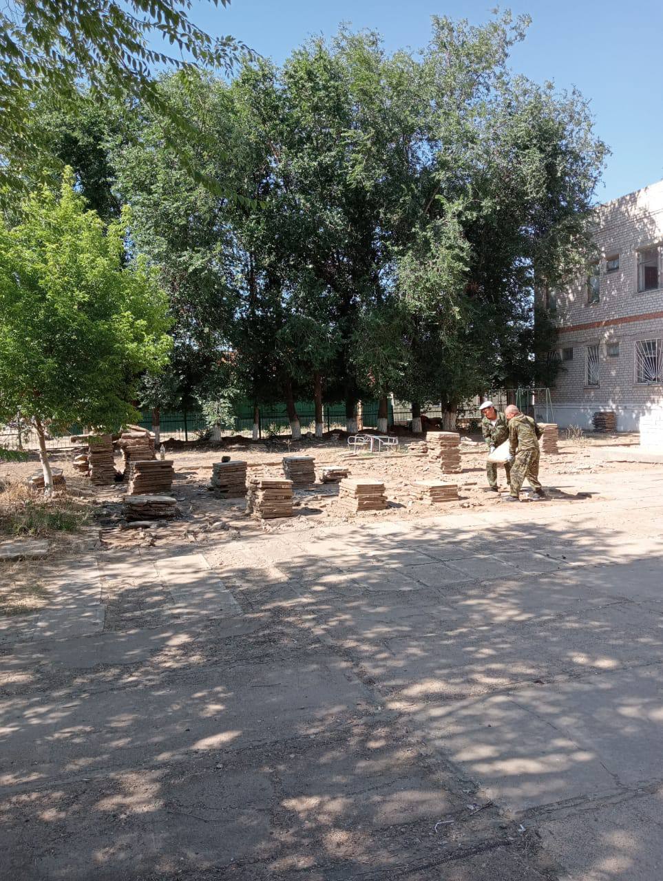 В селе Михайловка Астраханской области благоустраивают общественную территорию