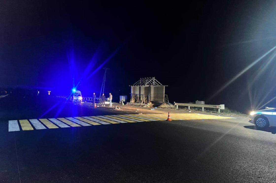 На трассе в Астраханской области насмерть сбили двух человек