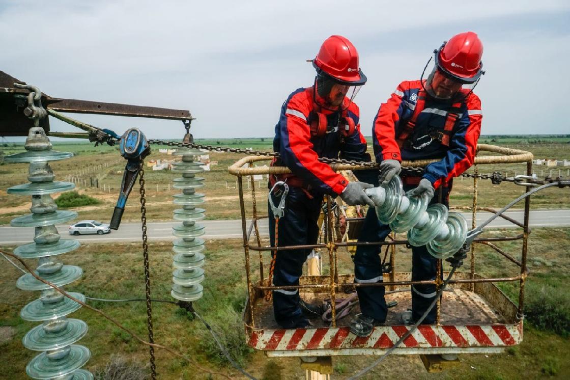 Энергетики отремонтируют почти 500 км ЛЭП в Астраханской области