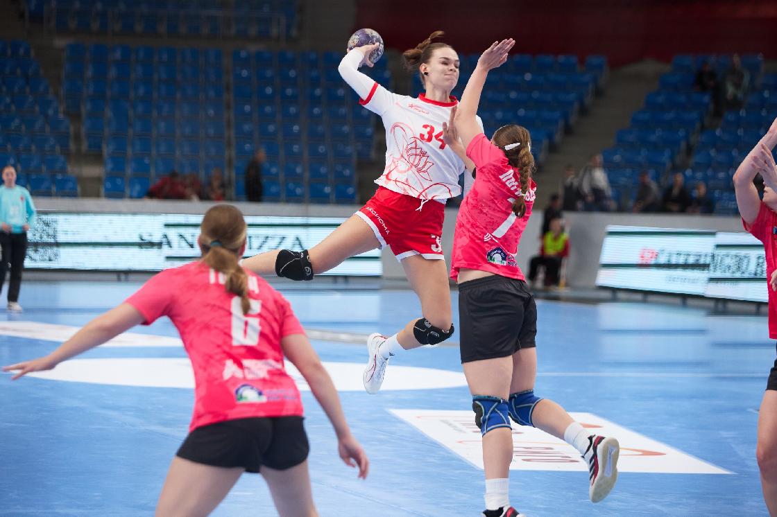 «Астраханочка» обыграла столичных гандболисток