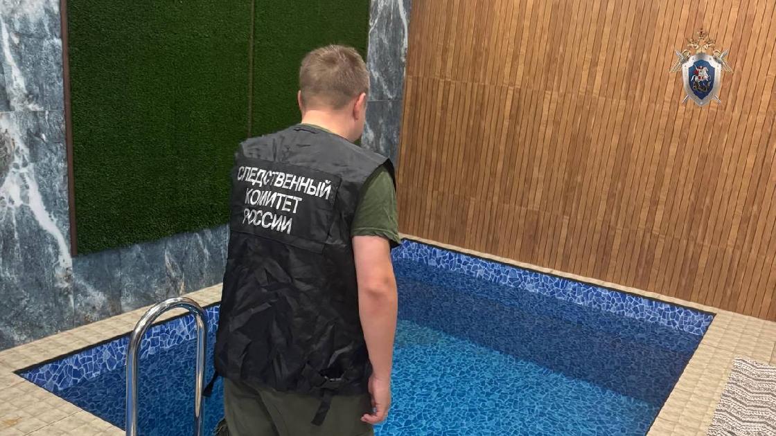 Под Астраханью двухлетний ребенок утонул в бассейне