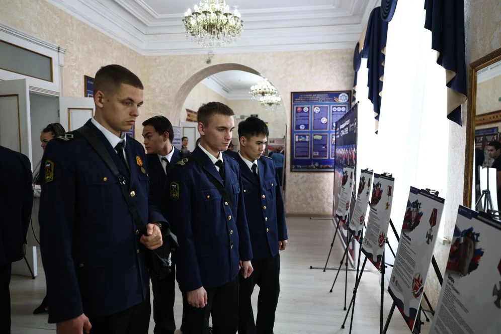 Молодежи Астрахани транслируют правильные ценности