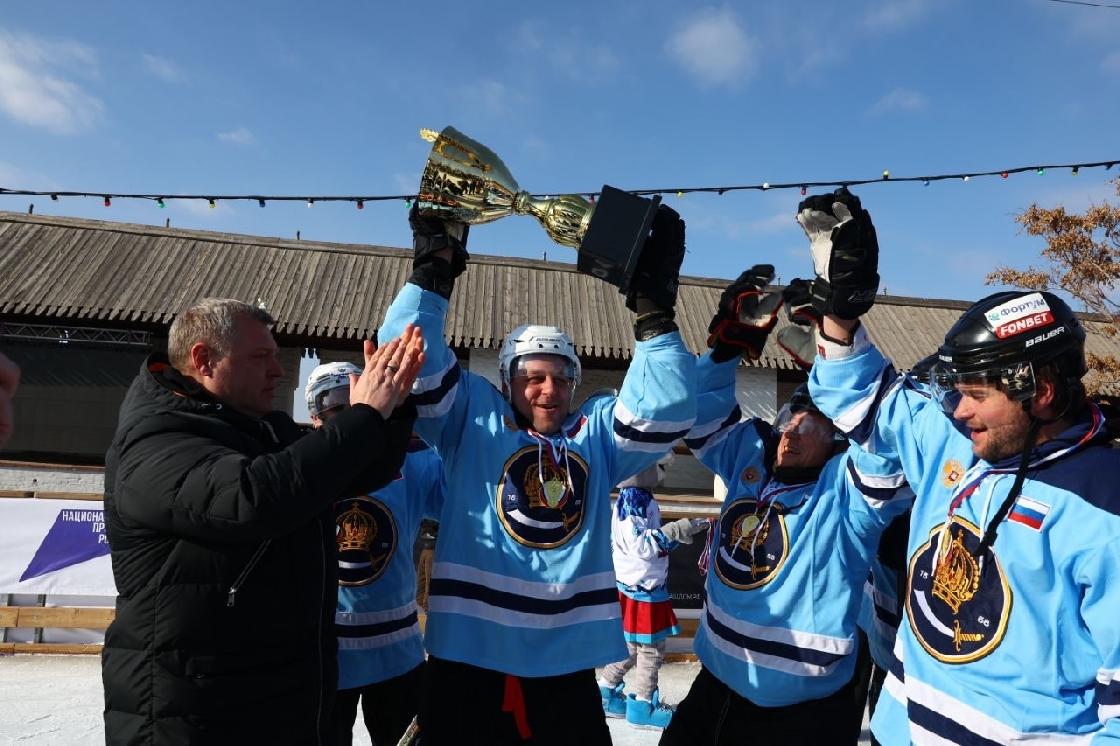 Губернатор Астраханской области поздравил спортсменов с Днем хоккея