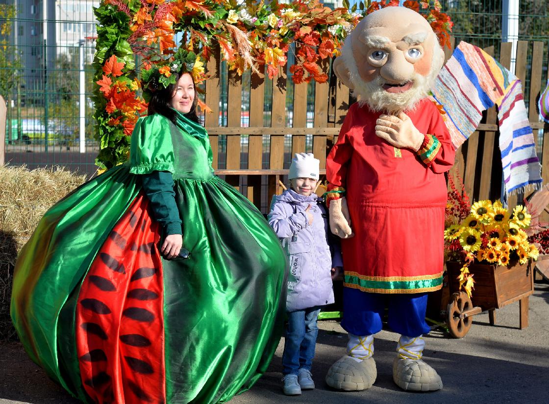 В Астрахани состоялся агрофестиваль «Праздник урожая» с участием более 200 местных производителей