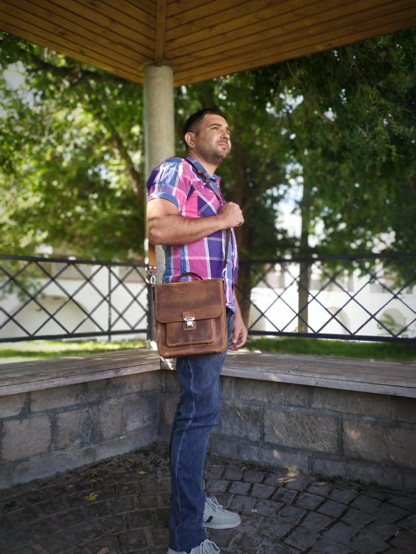 Стать успешным помог грант: от ремонта тепловозов к изготовлению дизайнерских изделий из кожи