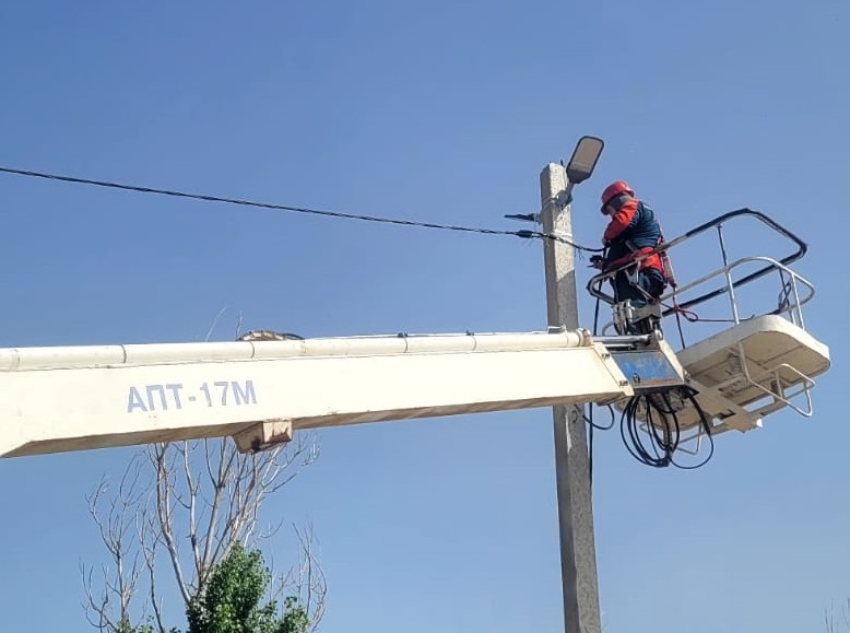 Энергетики построили сеть освещения в новом парке под Астраханью