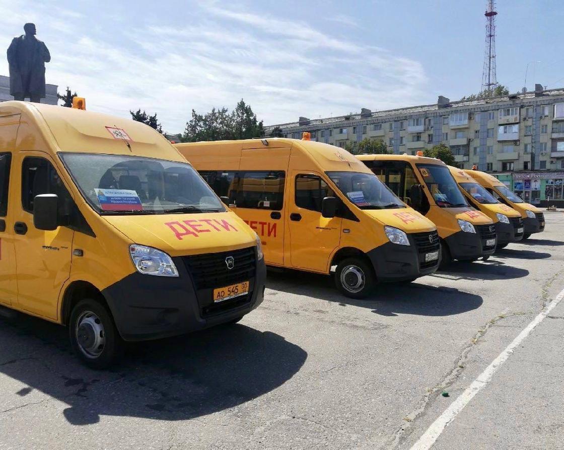 Астраханская область подарила Кременскому району пять автобусов