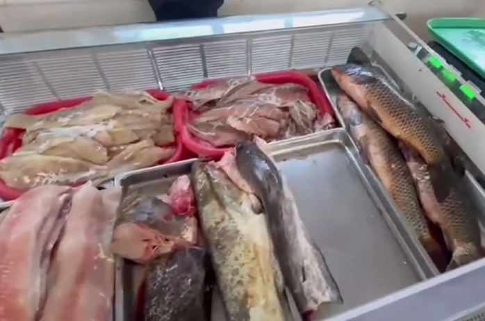 Полиция в Астрахани ищет контрафактную продукцию и контрабанду