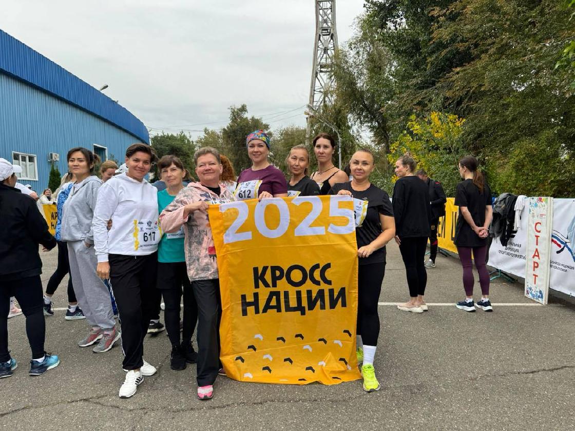 Более 1500 астраханцев приняли участие во всероссийском дне бега «Кросс нации»