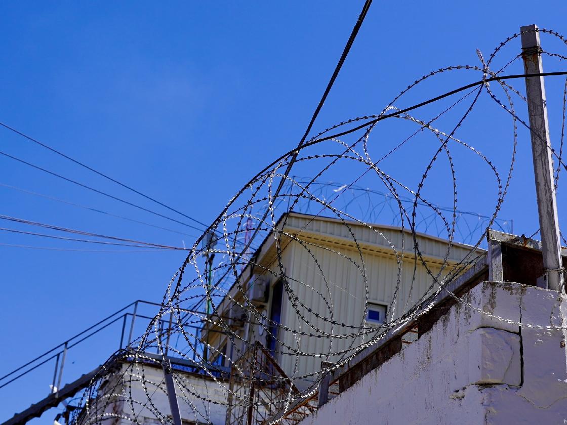 Астраханец проведет 2,5 года в тюрьме за кражу вещей из чужой квартиры