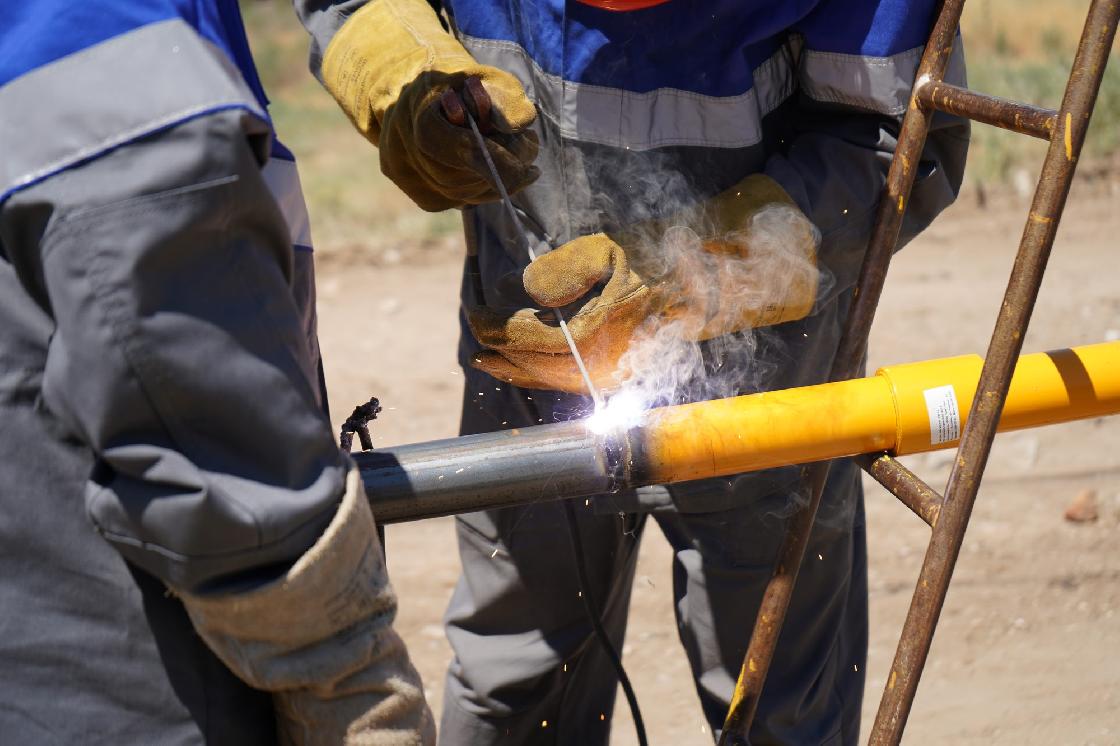 В Астраханской области электрогазосварщикам предлагают зарплату до 300 тысяч рублей