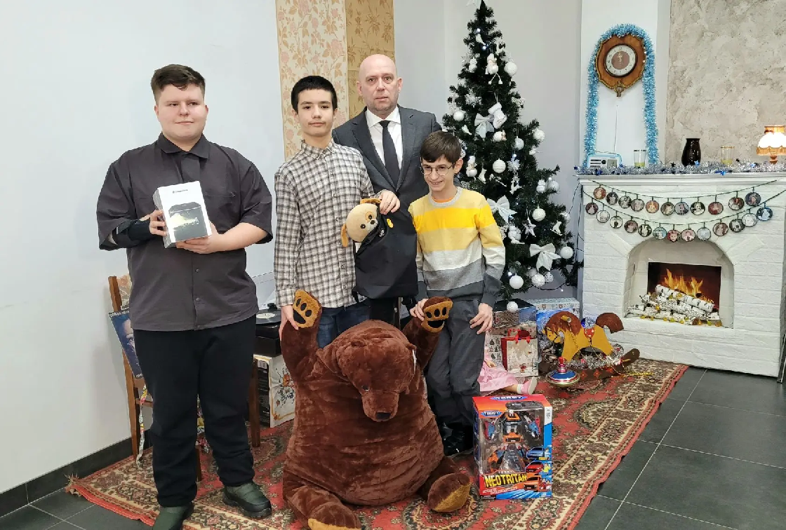 Министр транспорта и дорожной инфраструктуры Астраханской области принял участие в акции «Ёлка желаний»