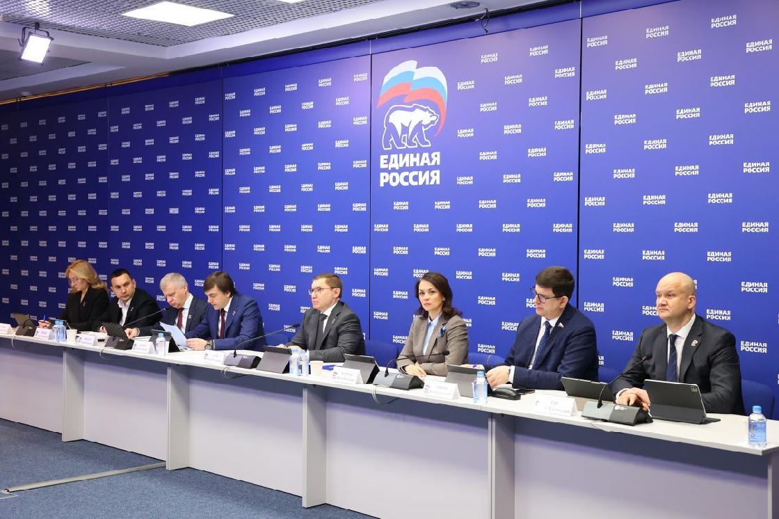 «Единая Россия» и Минпросвещения дали поручения регионам по программам капремонта и строительства объектов образования