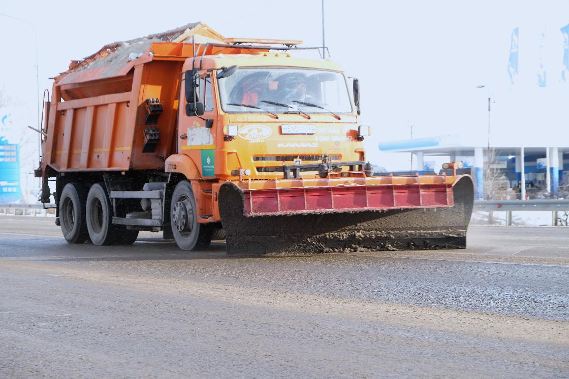 Дорожные службы обеспечивают безопасный проезд по федеральным трассам Астраханской области и Республики Калмыкия
