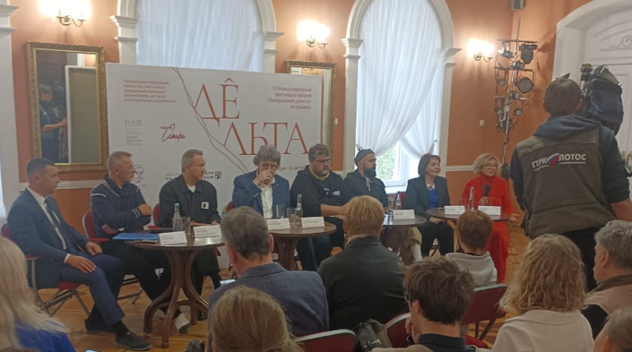 Старейший театр Казахстана привёз в Астрахань два спектакля