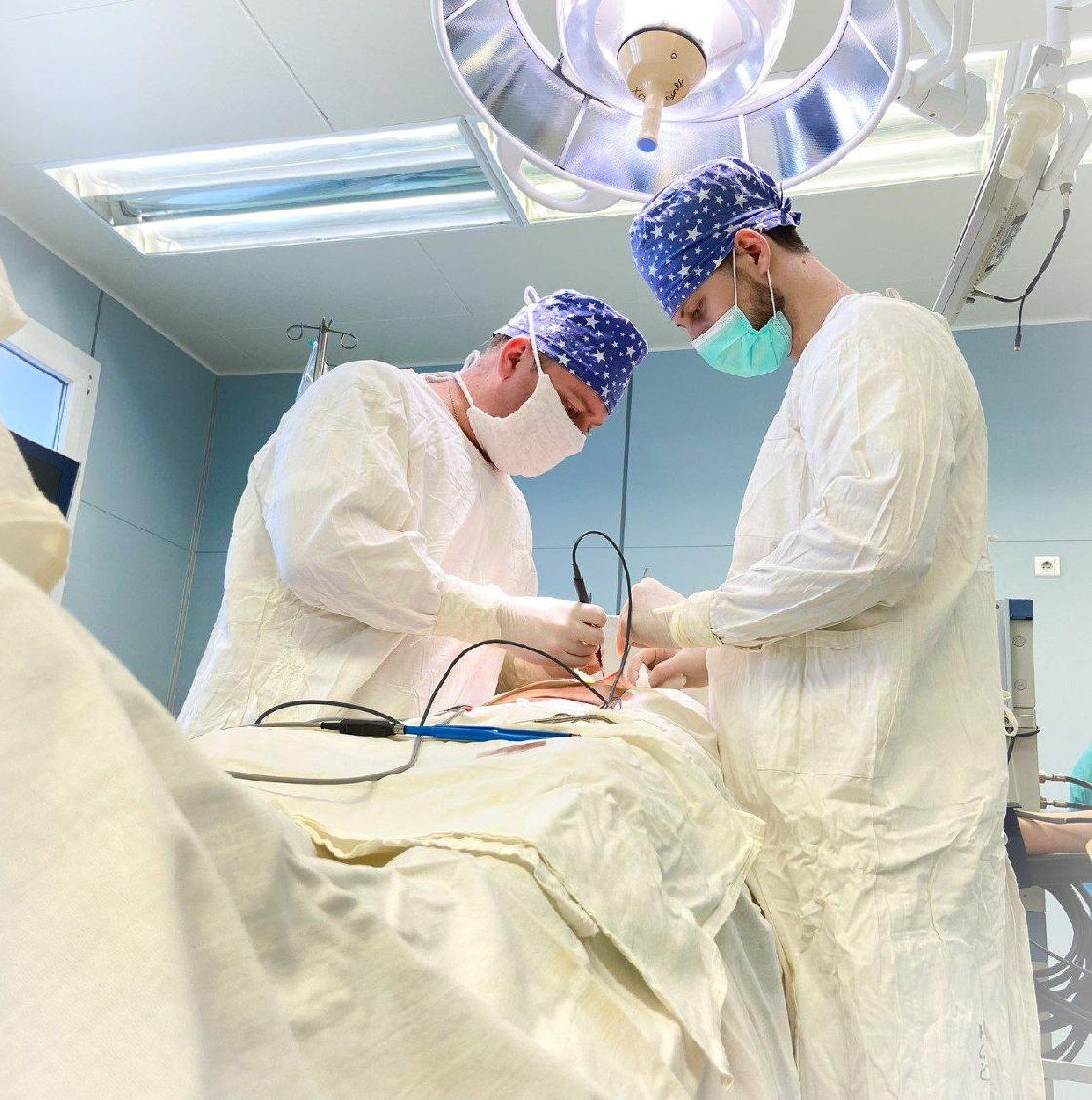 Астраханские врачи успешно провели тройную операцию