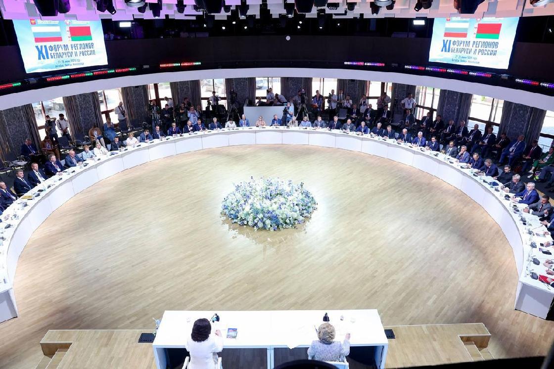 Глава Астраханской области участвует в работе XI Форума регионов России и Беларуси