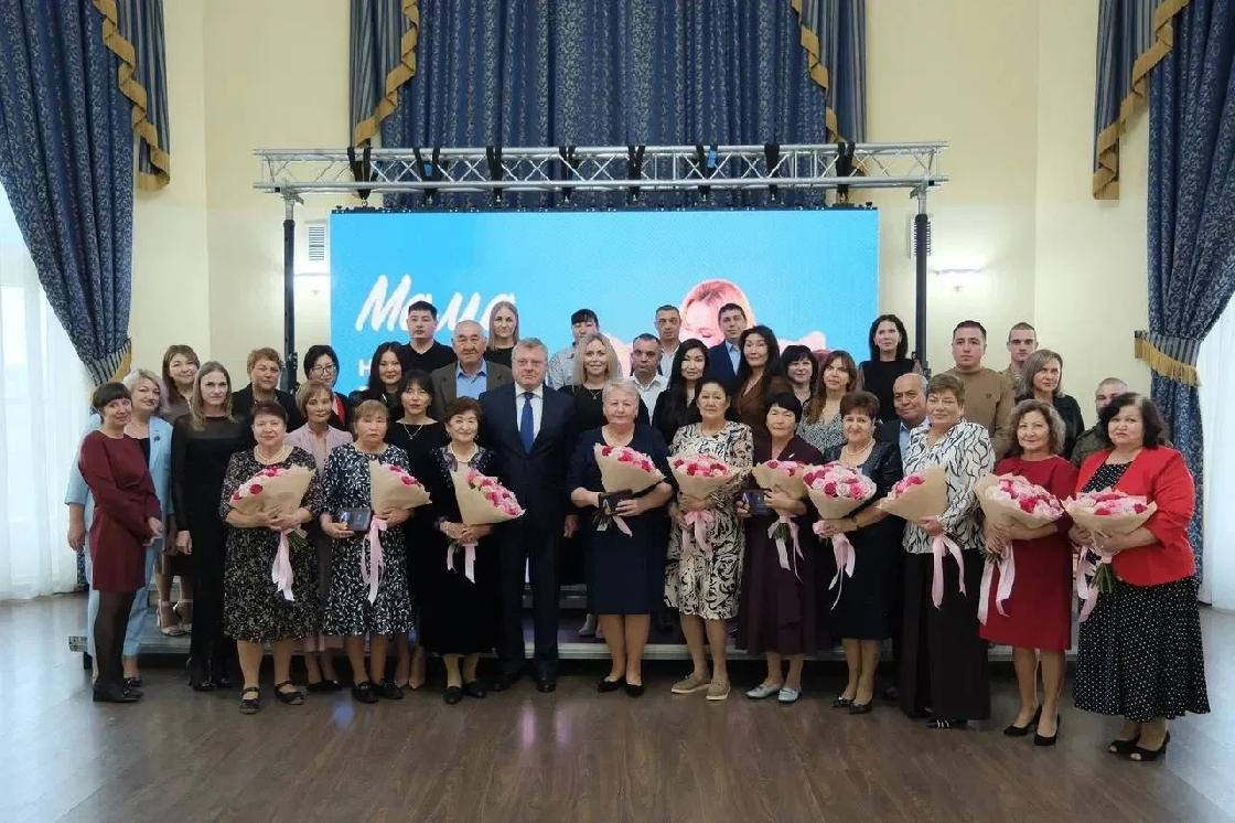 Губернатор Астраханской области Игорь Бабушкин поблагодарил матерей участников СВО