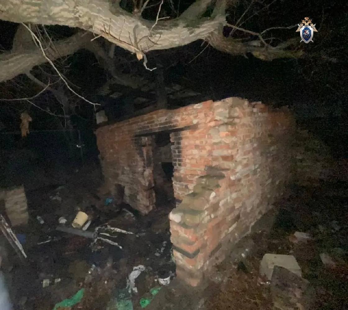 Тело мужчины обнаружили в сгоревшем сарае в Астрахани