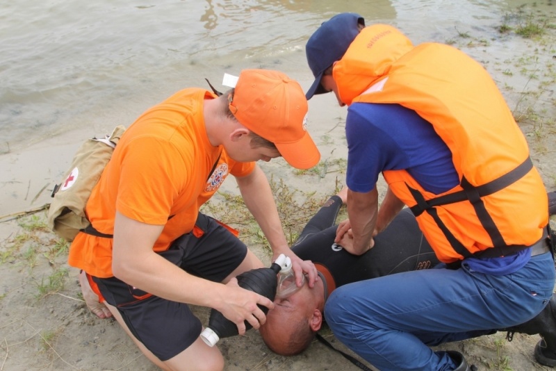 Как оказать первую помощь до приезда врачей