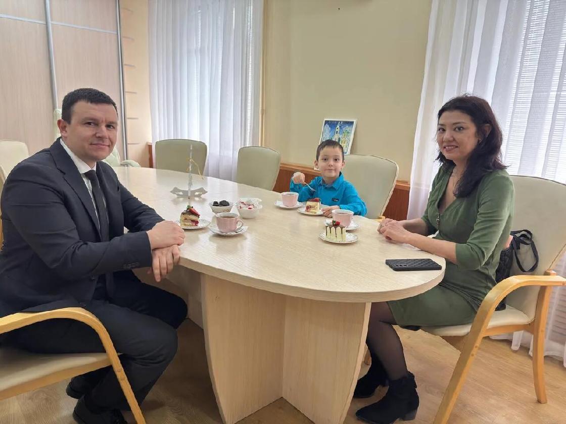 Министр социального развития Астраханской области присоединился к акции «Ёлка желаний»