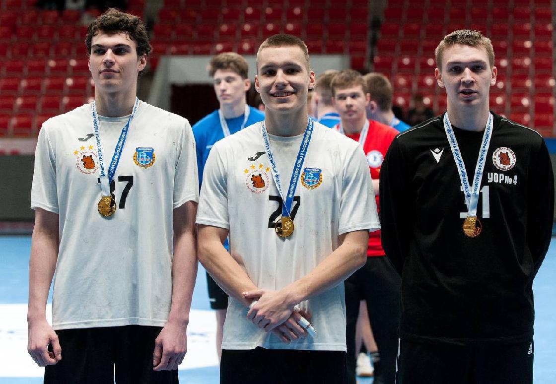 Астраханские гандболисты стали серебряными призёрами первенства России 