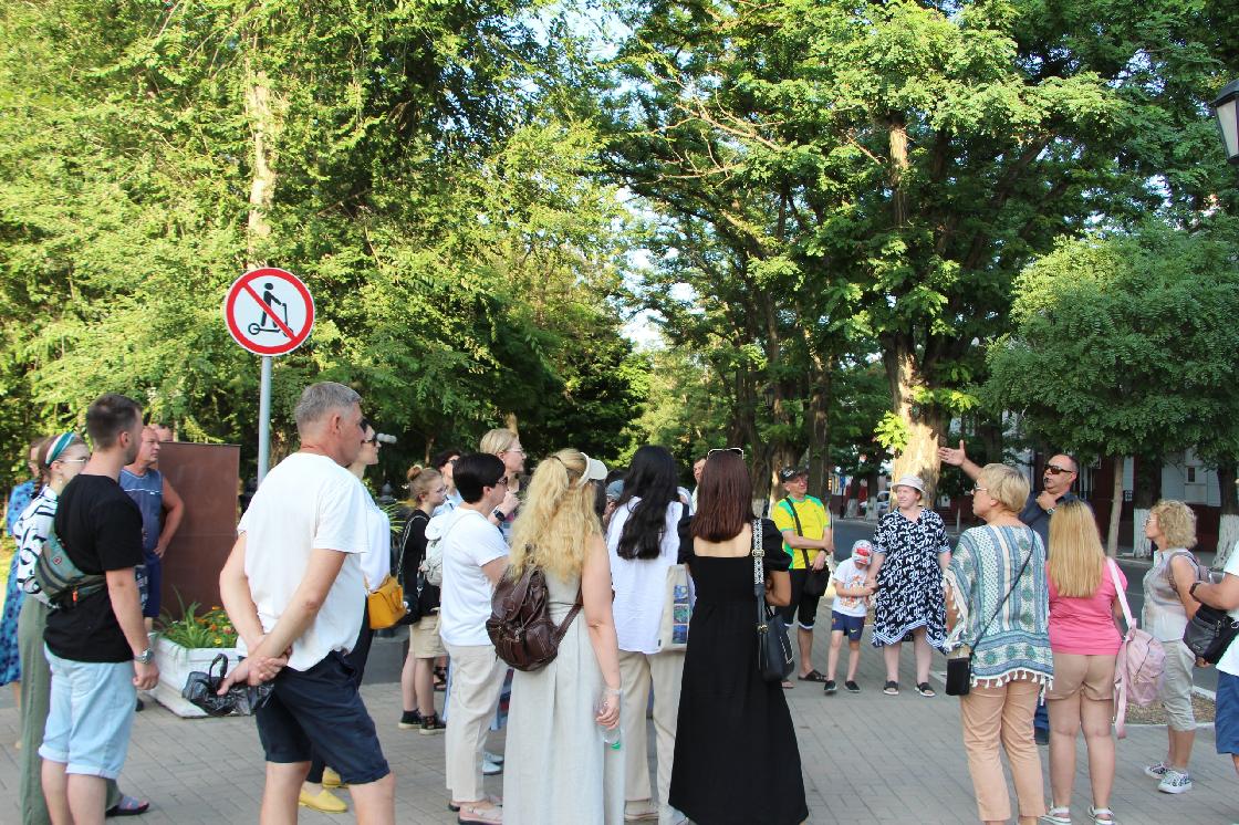 Бесплатная экскурсия по купеческой Астрахани завершает сезон туристического проекта