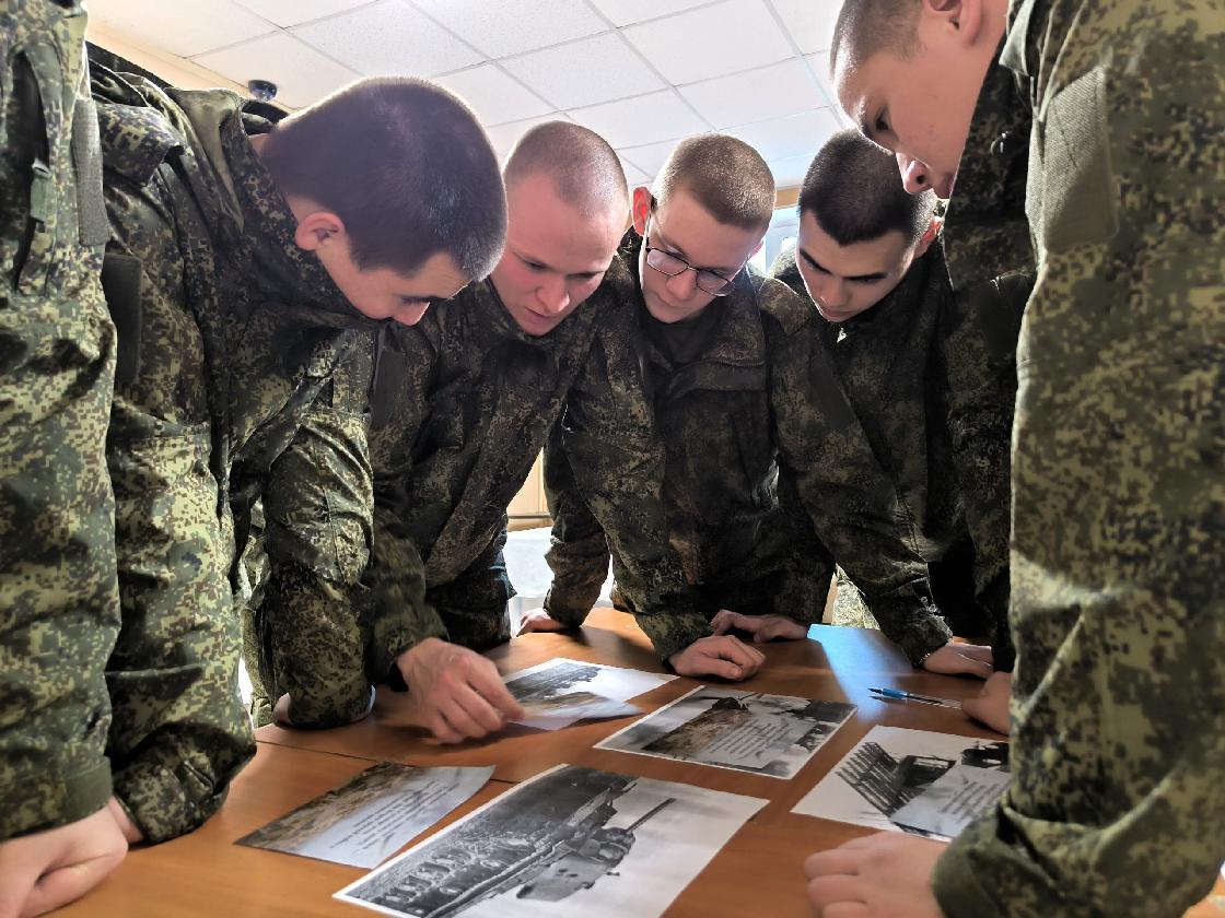 Астраханская молодёжная библиотека провела в военной части квест «Курская битва»